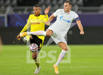 2020-10-28 - Artem Dzyuba of Zenit and Manuel Akanji of Borussia Dortmund during the UEFA Champions League, Group Stage, Group F football match between Borussia Dortmund and Zenit on October 28, 2020 at Signal Iduna Park in Dortmund, Germany - Photo Ralf Ibing / firo Sportphoto / DPPI - BORUSSIA DORTMUND VS ZENIT - UEFA CHAMPIONS LEAGUE - SOCCER