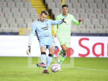2020-10-28 - Goalkeeper of Club Brugge Simon Mignolet, Joaquin Correa of Lazio Roma during the UEFA Champions League, Group Stage, Group F football match between Club Brugge and SS Lazio on October 28, 2020 at Jan Breydelstadion in Bruges, Belgium - Photo Jean Catuffe / DPPI - CLUB BRUGGE VS SS LAZIO - UEFA CHAMPIONS LEAGUE - SOCCER