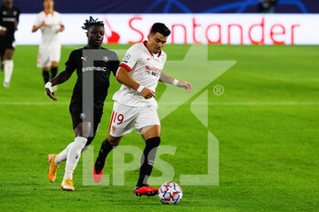 2020-10-28 - Marcos Acuna of Sevilla and Faitou Maouassa of Stade Rennais during the UEFA Champions League, Group Stage, Group E football match between Sevilla FC and Stade Rennais on October 28, 2020 at Ramon Sanchez-Pizjuan stadium in Sevilla, Spain - Photo Joaquin Corchero / Spain DPPI / DPPI - SEVILLA FC VS STADE RENNAIS - UEFA CHAMPIONS LEAGUE - SOCCER