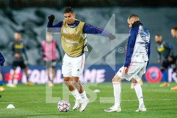 2020-11-03 - Carlos Henrique Casemiro of Real Madrid warms up before the UEFA Champions League, Group Stage, Group B football match between Real Madrid CF and FC Internazionale on November 3, 2020 at Alfredo Di Stefano stadium in Valdebebas near Madrid, Spain - Photo Oscar J Barroso / Spain DPPI / DPPI - REAL MADRID CF VS FC INTERNAZIONALE - UEFA CHAMPIONS LEAGUE - SOCCER