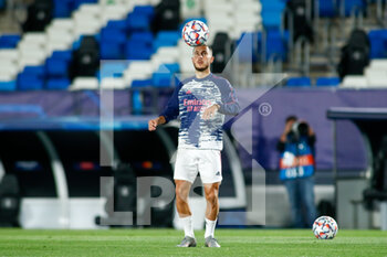 2020-11-03 - Eden Hazard of Real Madrid warms up before the UEFA Champions League, Group Stage, Group B football match between Real Madrid CF and FC Internazionale on November 3, 2020 at Alfredo Di Stefano stadium in Valdebebas near Madrid, Spain - Photo Oscar J Barroso / Spain DPPI / DPPI - REAL MADRID CF VS FC INTERNAZIONALE - UEFA CHAMPIONS LEAGUE - SOCCER
