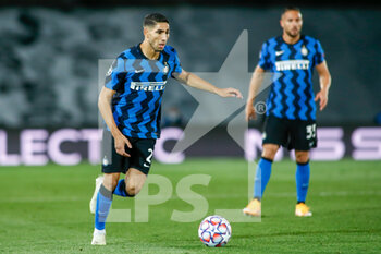 2020-11-03 - Achraf Hakimi of Inter in action during the UEFA Champions League, Group Stage, Group B football match between Real Madrid CF and FC Internazionale on November 3, 2020 at Alfredo Di Stefano stadium in Valdebebas near Madrid, Spain - Photo Oscar J Barroso / Spain DPPI / DPPI - REAL MADRID CF VS FC INTERNAZIONALE - UEFA CHAMPIONS LEAGUE - SOCCER