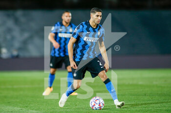 2020-11-03 - Achraf Hakimi of Inter in action during the UEFA Champions League, Group Stage, Group B football match between Real Madrid CF and FC Internazionale on November 3, 2020 at Alfredo Di Stefano stadium in Valdebebas near Madrid, Spain - Photo Oscar J Barroso / Spain DPPI / DPPI - REAL MADRID CF VS FC INTERNAZIONALE - UEFA CHAMPIONS LEAGUE - SOCCER