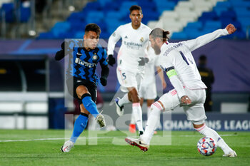 2020-11-03 - Lautaro Martinez of Inter and Sergio Ramos of Real Madrid in action during the UEFA Champions League, Group Stage, Group B football match between Real Madrid CF and FC Internazionale on November 3, 2020 at Alfredo Di Stefano stadium in Valdebebas near Madrid, Spain - Photo Oscar J Barroso / Spain DPPI / DPPI - REAL MADRID CF VS FC INTERNAZIONALE - UEFA CHAMPIONS LEAGUE - SOCCER