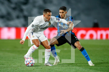 2020-11-03 - Eden Hazard of Real Madrid and Achraf Hakimi of Inter in action during the UEFA Champions League, Group Stage, Group B football match between Real Madrid CF and FC Internazionale on November 3, 2020 at Alfredo Di Stefano stadium in Valdebebas near Madrid, Spain - Photo Oscar J Barroso / Spain DPPI / DPPI - REAL MADRID CF VS FC INTERNAZIONALE - UEFA CHAMPIONS LEAGUE - SOCCER