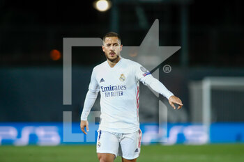 2020-11-03 - Eden Hazard of Real Madrid looks on during the UEFA Champions League, Group Stage, Group B football match between Real Madrid CF and FC Internazionale on November 3, 2020 at Alfredo Di Stefano stadium in Valdebebas near Madrid, Spain - Photo Oscar J Barroso / Spain DPPI / DPPI - REAL MADRID CF VS FC INTERNAZIONALE - UEFA CHAMPIONS LEAGUE - SOCCER