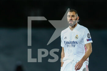 2020-11-03 - Karim Benzema of Real Madrid looks on during the UEFA Champions League, Group Stage, Group B football match between Real Madrid CF and FC Internazionale on November 3, 2020 at Alfredo Di Stefano stadium in Valdebebas near Madrid, Spain - Photo Oscar J Barroso / Spain DPPI / DPPI - REAL MADRID CF VS FC INTERNAZIONALE - UEFA CHAMPIONS LEAGUE - SOCCER