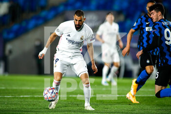 2020-11-03 - Karim Benzema of Real Madrid in action during the UEFA Champions League, Group Stage, Group B football match between Real Madrid CF and FC Internazionale on November 3, 2020 at Alfredo Di Stefano stadium in Valdebebas near Madrid, Spain - Photo Oscar J Barroso / Spain DPPI / DPPI - REAL MADRID CF VS FC INTERNAZIONALE - UEFA CHAMPIONS LEAGUE - SOCCER
