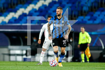 2020-11-03 - Marcelo Brozovic of Inter in action during the UEFA Champions League, Group Stage, Group B football match between Real Madrid CF and FC Internazionale on November 3, 2020 at Alfredo Di Stefano stadium in Valdebebas near Madrid, Spain - Photo Oscar J Barroso / Spain DPPI / DPPI - REAL MADRID CF VS FC INTERNAZIONALE - UEFA CHAMPIONS LEAGUE - SOCCER