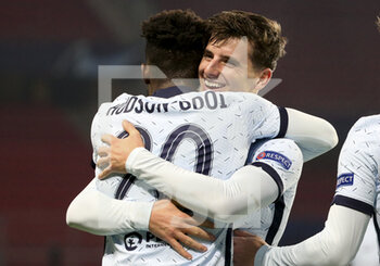 2020-11-24 - Callum Hudson-Odoi of Chelsea celebrates his goal with Mason Mount during the UEFA Champions League, Group E football match between Stade Rennais and Chelsea on November 24, 2020 at Roazhon Park in Rennes, France - Photo Jean Catuffe / DPPI - STADE RENNAIS VS CHELSEA - UEFA CHAMPIONS LEAGUE - SOCCER