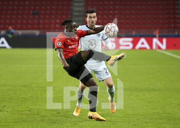 2020-11-24 - Jeremy Doku of Stade Rennais, Ben Chilwell of Chelsea during the UEFA Champions League, Group E football match between Stade Rennais and Chelsea on November 24, 2020 at Roazhon Park in Rennes, France - Photo Jean Catuffe / DPPI - STADE RENNAIS VS CHELSEA - UEFA CHAMPIONS LEAGUE - SOCCER