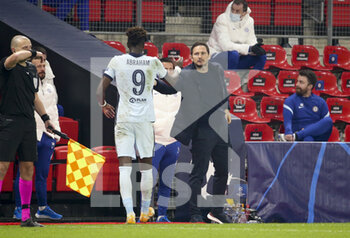2020-11-24 - Coach of Chelsea Frank Lampard, Tammy Abraham of Chelsea (left) during the UEFA Champions League, Group E football match between Stade Rennais and Chelsea on November 24, 2020 at Roazhon Park in Rennes, France - Photo Jean Catuffe / DPPI - STADE RENNAIS VS CHELSEA - UEFA CHAMPIONS LEAGUE - SOCCER