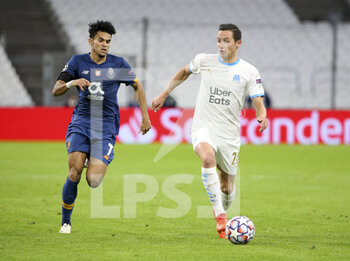 2020-11-25 - Florian Thauvin of Marseille, Luis Diaz of Porto (left) during the UEFA Champions League, Group C football match between Olympique de Marseille and FC Porto on November 25, 2020 at Orange Velodrome stadium in Marseille, France - Photo Jean Catuffe / DPPI - OLYMPIQUE DE MARSEILLE VS FC PORTO - UEFA CHAMPIONS LEAGUE - SOCCER