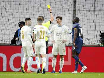 2020-11-25 - Referee Andreas Ekberg of Sweden gives a second yellow card to Leonardo Balerdi of Marseille during the UEFA Champions League, Group C football match between Olympique de Marseille and FC Porto on November 25, 2020 at Orange Velodrome stadium in Marseille, France - Photo Jean Catuffe / DPPI - OLYMPIQUE DE MARSEILLE VS FC PORTO - UEFA CHAMPIONS LEAGUE - SOCCER