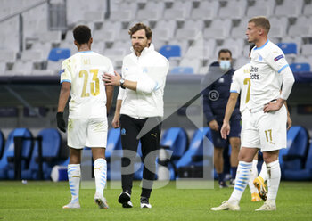 2020-11-25 - Coach of Olympique de Marseille Andre Villas-Boas salutes his players following the UEFA Champions League, Group C football match between Olympique de Marseille and FC Porto on November 25, 2020 at Orange Velodrome stadium in Marseille, France - Photo Jean Catuffe / DPPI - OLYMPIQUE DE MARSEILLE VS FC PORTO - UEFA CHAMPIONS LEAGUE - SOCCER