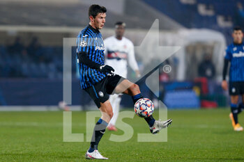 2020-12-01 - Matteo Pessina (Atalanta) controlling the ball - ATALANTA CALCIO VS FC MIDTJYLLAND - UEFA CHAMPIONS LEAGUE - SOCCER