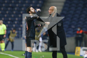 2020-12-01 - Manchester City manager Josep Guardiola gives instructions to Bernardo Silva during the UEFA Champions League, Group C football match between FC Porto and Manchester City on December 1, 2020 at Estadio do Dragao in Porto, Portugal - Photo Nuno Guimaraes / ProSportsImages / DPPI - FC PORTO VS MANCHESTER CITY - UEFA CHAMPIONS LEAGUE - SOCCER