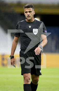 2020-12-01 - Referee Jesus Gil Manzano of Spain during the UEFA Champions League, Group C football match between Olympique de Marseille (OM) and Olympiacos FC (Olympiakos) on December 1, 2020 at Stade Velodrome in Marseille, France - Photo Jean Catuffe / DPPI - OLYMPIQUE DE MARSEILLE VS OLYMPIACOS FC - UEFA CHAMPIONS LEAGUE - SOCCER