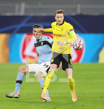 2020-12-02 - Marco Reus of Borussia Dortmund and Wesley Hoedt of Lazio during the UEFA Champions League, Group F football match between Borussia Dortmund and SS Lazio on December 2, 2020 at Signal Iduna Park in Dortmund, Germany - Photo Jurgen Fromme / firo Sportphoto / DPPI - BORUSSIA DORTMUND VS SS LAZIO - UEFA CHAMPIONS LEAGUE - SOCCER