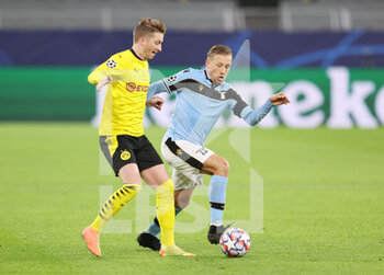 2020-12-02 - Marco Reus of Borussia Dortmund and Lucas Leiva of Lazio during the UEFA Champions League, Group F football match between Borussia Dortmund and SS Lazio on December 2, 2020 at Signal Iduna Park in Dortmund, Germany - Photo Jurgen Fromme / firo Sportphoto / DPPI - BORUSSIA DORTMUND VS SS LAZIO - UEFA CHAMPIONS LEAGUE - SOCCER