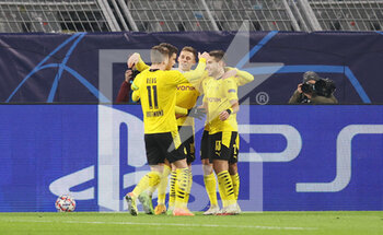 2020-12-02 - Raphael Guerreiro of Borussia Dortmund celebrates after the 1-0 goal with teammates during the UEFA Champions League, Group F football match between Borussia Dortmund and SS Lazio on December 2, 2020 at Signal Iduna Park in Dortmund, Germany - Photo Jurgen Fromme / firo Sportphoto / DPPI - BORUSSIA DORTMUND VS SS LAZIO - UEFA CHAMPIONS LEAGUE - SOCCER