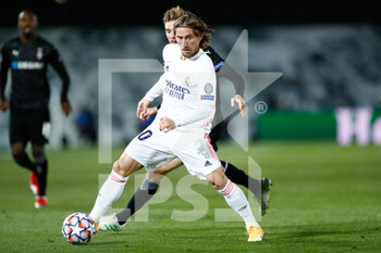 2020-12-09 - Luka Modric of Real Madrid during the UEFA Champions League, Group B football match between Real Madrid and Borussia Monchengladbach on december 9, 2020 at Ciudad Deportiva Real Madrid in Valdebebas, Madrid, Spain - Photo Oscar J Barroso / Spain DPPI / DPPI - REAL MADRID VS BORUSSIA MONCHENGLADBACH - UEFA CHAMPIONS LEAGUE - SOCCER