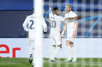 2020-12-09 - Karim Benzema of Real Madrid celebrates a goal with Vinicius Junior during the UEFA Champions League, Group B football match between Real Madrid and Borussia Monchengladbach on december 9, 2020 at Ciudad Deportiva Real Madrid in Valdebebas, Madrid, Spain - Photo Oscar J Barroso / Spain DPPI / DPPI - REAL MADRID VS BORUSSIA MONCHENGLADBACH - UEFA CHAMPIONS LEAGUE - SOCCER