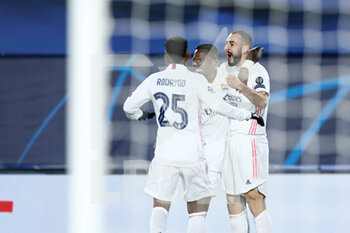 2020-12-09 - Karim Benzema of Real Madrid celebrates a goal with Vinicius Junior, Rodrygo during the UEFA Champions League, Group B football match between Real Madrid and Borussia Monchengladbach on december 9, 2020 at Ciudad Deportiva Real Madrid in Valdebebas, Madrid, Spain - Photo Oscar J Barroso / Spain DPPI / DPPI - REAL MADRID VS BORUSSIA MONCHENGLADBACH - UEFA CHAMPIONS LEAGUE - SOCCER