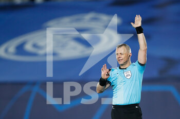 2020-12-09 - Bjorn Kuipers, referee of the match during the UEFA Champions League, Group B football match between Real Madrid and Borussia Monchengladbach on december 9, 2020 at Ciudad Deportiva Real Madrid in Valdebebas, Madrid, Spain - Photo Oscar J Barroso / Spain DPPI / DPPI - REAL MADRID VS BORUSSIA MONCHENGLADBACH - UEFA CHAMPIONS LEAGUE - SOCCER