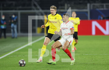 2021-03-09 - Erling Haaland of Borussia Dortmund and Fernando of FC Sevilla during the UEFA Champions League, round of 16, 2nd leg football match between Borussia Dortmund and FC Sevilla on March 9, 2021 at Signal Iduna Park in Dortmund, Germany - Photo Jurgen Fromme / firo sportphoto / DPPI - BORUSSIA DORTMUND AND FC SEVILLA - UEFA CHAMPIONS LEAGUE - SOCCER