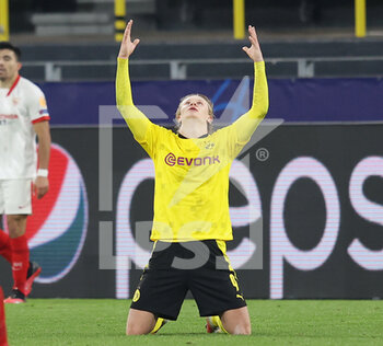 2021-03-09 - Erling Haaland of Borussia Dortmund celebrates during the UEFA Champions League, round of 16, 2nd leg football match between Borussia Dortmund and FC Sevilla on March 9, 2021 at Signal Iduna Park in Dortmund, Germany - Photo Jurgen Fromme / firo sportphoto / DPPI - BORUSSIA DORTMUND AND FC SEVILLA - UEFA CHAMPIONS LEAGUE - SOCCER