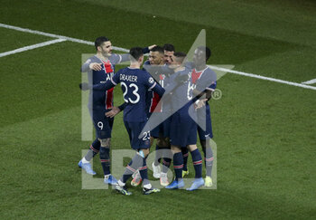 2021-03-10 - Kylian Mbappe of PSG celebrates his goal with teammates during the UEFA Champions League, round of 16, 2nd leg football match between Paris Saint-Germain (PSG) and FC Barcelona (Barca) on March 10, 2021 at Parc des Princes stadium in Paris, France - Photo Jean Catuffe / DPPI - PARIS SAINT-GERMAIN (PSG) AND FC BARCELONA (BARCA) - UEFA CHAMPIONS LEAGUE - SOCCER