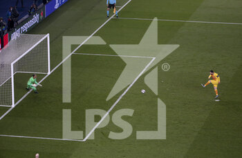 2021-03-10 - Goalkeeper of PSG Keylor Navas stops the penalty kick of Lionel Messi of Barcelona during the UEFA Champions League, round of 16, 2nd leg football match between Paris Saint-Germain (PSG) and FC Barcelona (Barca) on March 10, 2021 at Parc des Princes stadium in Paris, France - Photo Jean Catuffe / DPPI - PARIS SAINT-GERMAIN (PSG) AND FC BARCELONA (BARCA) - UEFA CHAMPIONS LEAGUE - SOCCER