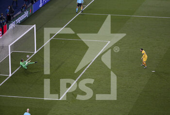 2021-03-10 - Goalkeeper of PSG Keylor Navas stops the penalty kick of Lionel Messi of Barcelona during the UEFA Champions League, round of 16, 2nd leg football match between Paris Saint-Germain (PSG) and FC Barcelona (Barca) on March 10, 2021 at Parc des Princes stadium in Paris, France - Photo Jean Catuffe / DPPI - PARIS SAINT-GERMAIN (PSG) AND FC BARCELONA (BARCA) - UEFA CHAMPIONS LEAGUE - SOCCER
