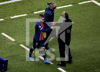 2021-03-10 - Marco Verratti of PSG and coach of PSG Mauricio Pochettino during the UEFA Champions League, round of 16, 2nd leg football match between Paris Saint-Germain (PSG) and FC Barcelona (Barca) on March 10, 2021 at Parc des Princes stadium in Paris, France - Photo Jean Catuffe / DPPI - PARIS SAINT-GERMAIN (PSG) AND FC BARCELONA (BARCA) - UEFA CHAMPIONS LEAGUE - SOCCER