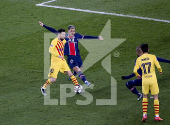 2021-03-10 - Lionel Messi of Barcelona, Leandro Paredes of PSG during the UEFA Champions League, round of 16, 2nd leg football match between Paris Saint-Germain (PSG) and FC Barcelona (Barca) on March 10, 2021 at Parc des Princes stadium in Paris, France - Photo Jean Catuffe / DPPI - PARIS SAINT-GERMAIN (PSG) AND FC BARCELONA (BARCA) - UEFA CHAMPIONS LEAGUE - SOCCER