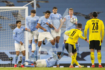 2021-04-06 - Borussia Dortmund forward Marco Reus (11) takes the free kick during the UEFA Champions League, quarter final, 1st leg football match between Manchester City and Borussia Dortmund on April 6, 2021 at the Etihad Stadium in Manchester, England - Photo Craig Galloway / ProSportsImages / DPPI - MANCHESTER CITY AND BORUSSIA DORTMUND - UEFA CHAMPIONS LEAGUE - SOCCER