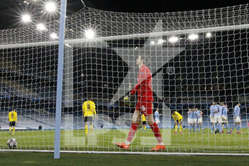2021-04-06 - Borussia Dortmund goalkeeper Marwin Hitz (35) dejected after the Manchester City midfielder Phil Foden's goal 2-1 during the UEFA Champions League, quarter final, 1st leg football match between Manchester City and Borussia Dortmund on April 6, 2021 at the Etihad Stadium in Manchester, England - Photo Craig Galloway / ProSportsImages / DPPI - MANCHESTER CITY AND BORUSSIA DORTMUND - UEFA CHAMPIONS LEAGUE - SOCCER