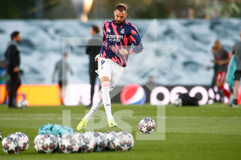 2021-04-06 - Karim Benzema of Real Madrid warms up during the UEFA Champions League, Quarter final, 1st leg football match between Real Madrid and Liverpool FC on April 6, 2021 at Alfredo Di Stefano stadium in Valdebebas, Madrid, Spain - Photo Oscar J Barroso / Spain DPPI / DPPI - REAL MADRID AND LIVERPOOL FC - UEFA CHAMPIONS LEAGUE - SOCCER