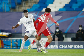 2021-04-06 - Vinicius Junior of Real Madrid and Trent Alexander-Arnold of Liverpool during the UEFA Champions League, Quarter final, 1st leg football match between Real Madrid and Liverpool FC on April 6, 2021 at Alfredo Di Stefano stadium in Valdebebas, Madrid, Spain - Photo Oscar J Barroso / Spain DPPI / DPPI - REAL MADRID AND LIVERPOOL FC - UEFA CHAMPIONS LEAGUE - SOCCER