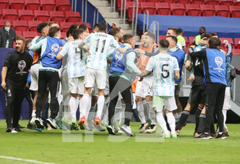 2021-07-07 - Argentina players celebrate during the Copa America 2021, semi-final football match between Argentina and Colombia on July 7, 2021 at Estadio Nacional Mane Garrincha in Brasilia, Brazil - Photo Laurent Lairys / DPPI - COPA AMERICA 2021, SEMI-FINAL - ARGENTINA VS COLOMBIA - COPA AMERICA - SOCCER