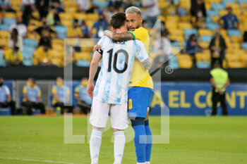 2021-07-11 - Lionel Messi of Argentina and Neymar jr of brazil during the Copa America 2021, Final football match between Argentina and Brazil on July 11, 2021 at Maracana stadium in Rio de Janeiro, Brazil - Photo Laurent Lairys / DPPI - COPA AMERICA 2021, FINAL - ARGENTINA VS BRAZIL - COPA AMERICA - SOCCER