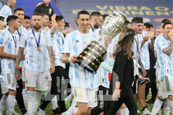 2021-07-11 - Angel Di Maria of Argentina celebrates with the trophy after winning the Copa America 2021, Final football match between Argentina and Brazil on July 11, 2021 at Maracana stadium in Rio de Janeiro, Brazil - Photo Laurent Lairys / DPPI - COPA AMERICA 2021, FINAL - ARGENTINA VS BRAZIL - COPA AMERICA - SOCCER