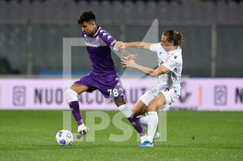 2020-10-28 - Erick Pulgar of ACF Fiorentina in action against Mandorlini of Calcio Padova - FIORENTINA VS PADOVA - ITALIAN CUP - SOCCER