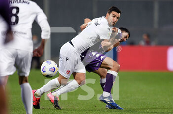 2020-10-28 - Patrick Cutrone of ACF Fiorentina in action against Adelkovic of Calcio Padova - FIORENTINA VS PADOVA - ITALIAN CUP - SOCCER