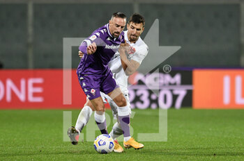 2020-10-28 - Franck Ribery of ACF Fiorentina in action against Adelkovic of Calcio Padova - FIORENTINA VS PADOVA - ITALIAN CUP - SOCCER