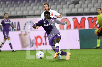 2020-10-28 - Alfred Duncan of ACF Fiorentina in action - FIORENTINA VS PADOVA - ITALIAN CUP - SOCCER