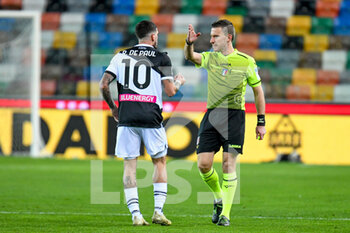 2020-11-25 - the referee of the match Marco Serra talking with Rodrigo De Paul (Udinese) - UDINESE VS FIORENTINA - ITALIAN CUP - SOCCER