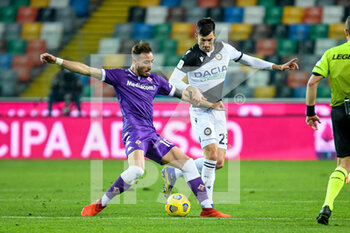 2020-11-25 - Gaetano Castrovilli (Fiorentina) hampered by Ignacio Pussetto (Udinese) - UDINESE VS FIORENTINA - ITALIAN CUP - SOCCER