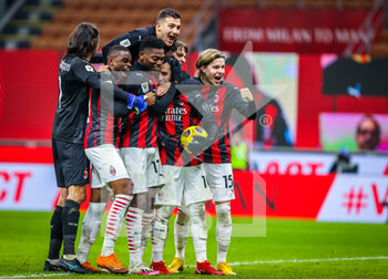 2021-01-12 - Hakan Calhanoglu of AC Milan and AC Milan players celebrate the victory - AC MILAN VS TORINO FC - ITALIAN CUP - SOCCER